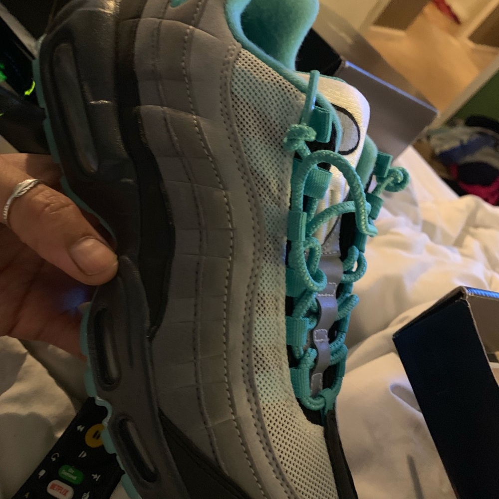 Sneakers - Picture 6 of 8